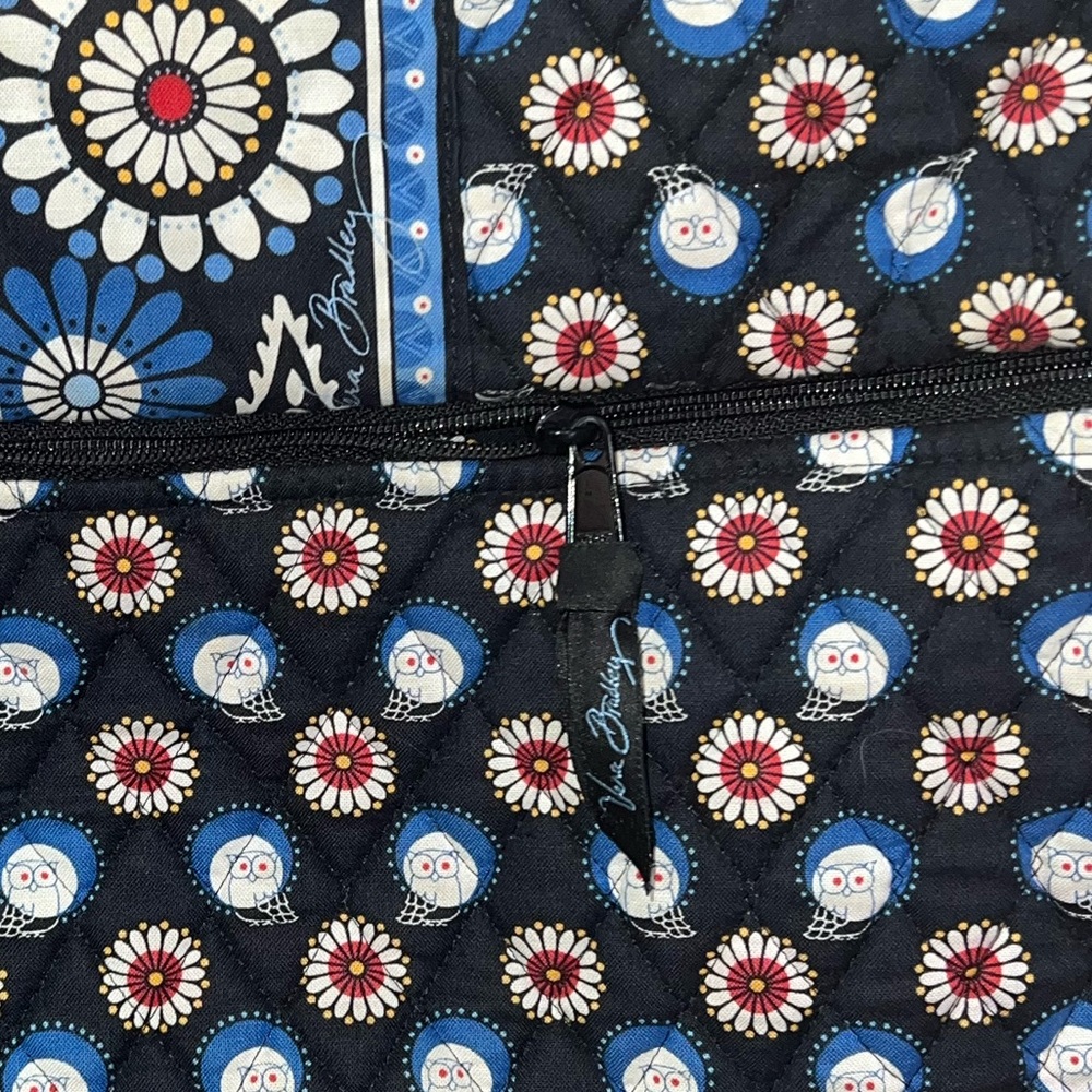 Vera Bradley messenger bag. - Picture 11 of 11